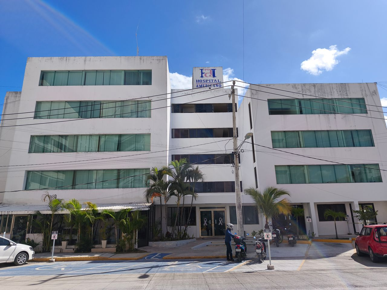 Fachada del Hospital Americano Cancún